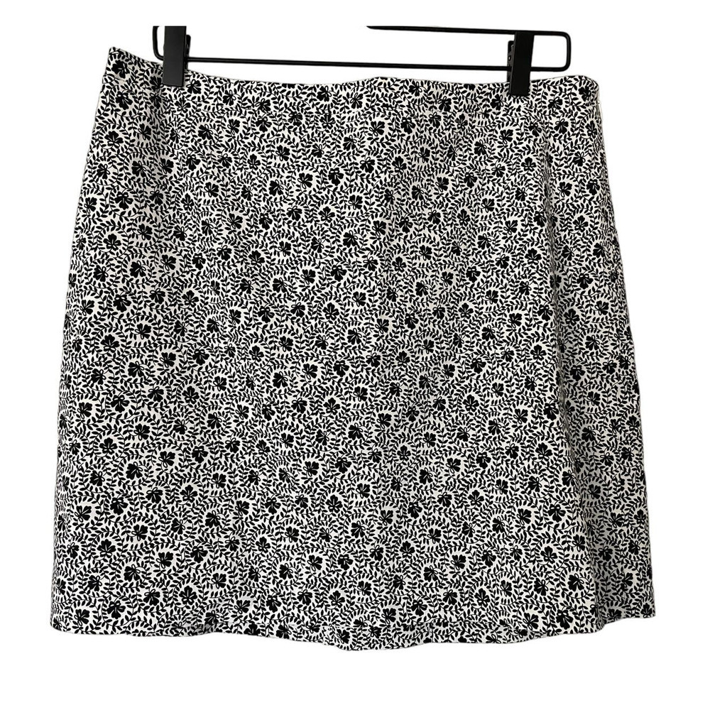 Ann Taylor Stretch Black and White Floral Skirt Size 14P NWT